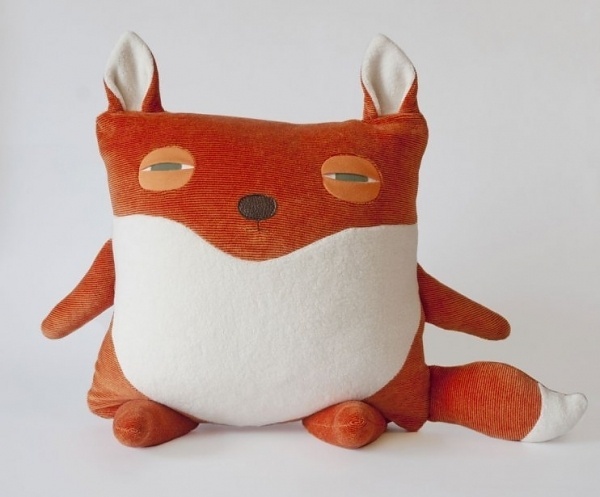 On aime les peluches de Velvet Moustache | LaPresse.ca #plush #fox #cushion #velvet #moustache