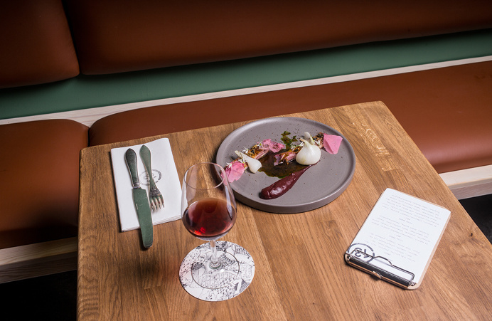 Bord 13 restaurant wine bar malmoe sweden branding interior design corporate mindsparkle mag designblog print printing paper emboss stamp bl
