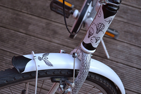 Zaczarowana Walizka #clouds #fender #wings #bicycle #flight #balloons #black #bird #bike #cycling #detail #fork #customized
