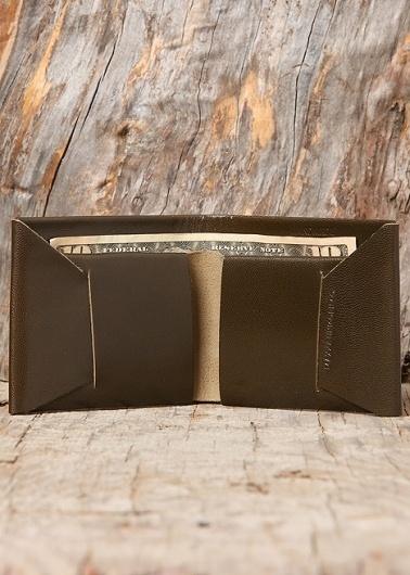 Blackbird - Maxx + Unicorn - Bi-Fold Wallet in Olivesque #seamless #leather