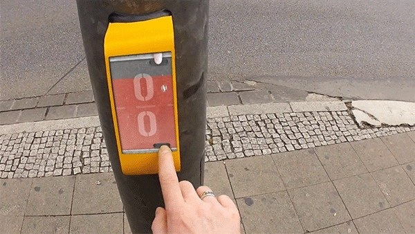Traffic light that lets you play ping pong with person on the other side of the street in Germany #installation #traffic light #game #play #