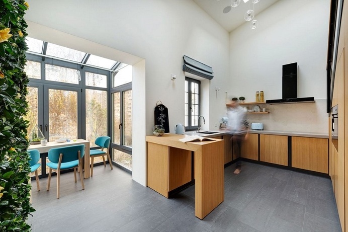 Two-Level Apartment on the Top Floor of a Building Built in 1917