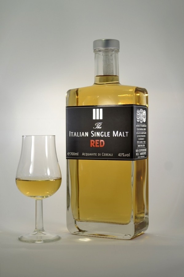 Italian Single Malt RED #red #bottle #modern #malt #distillate #design #label #italian #whisky #vodka #single