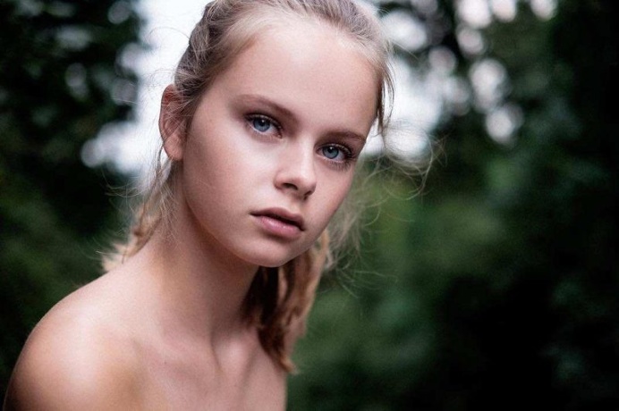 Analogue Portrait and Beauty Photography by Julian Marochow