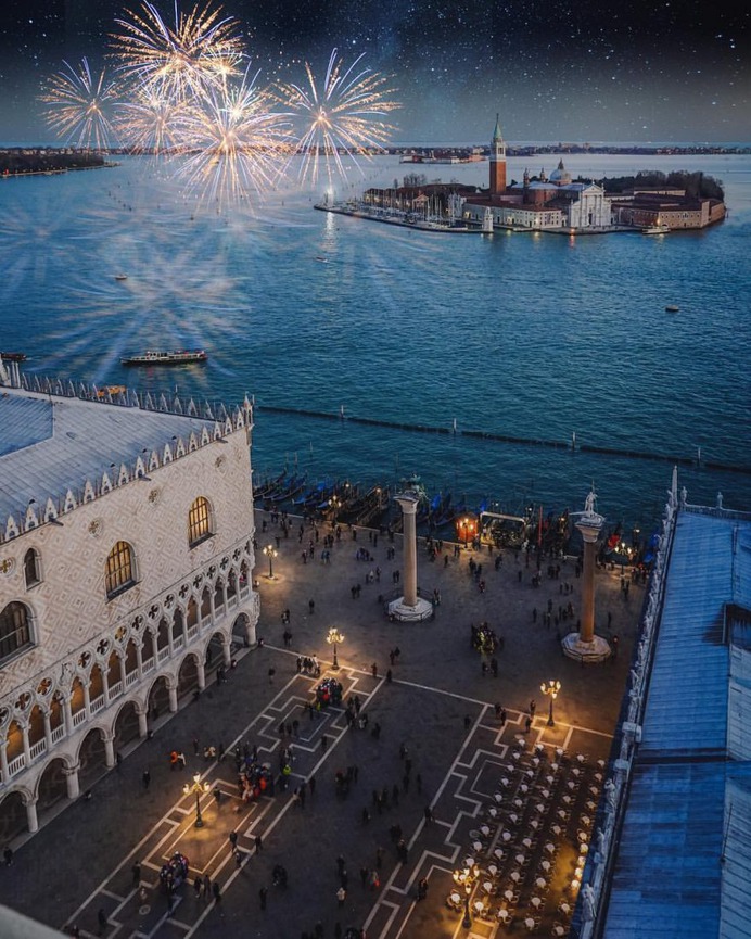 Fantastic Street Photos in Venice by Marco Gaggio