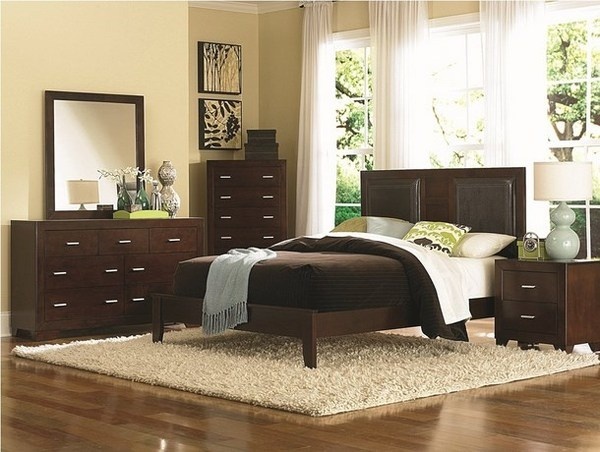 Contemporary bedroom with paintings #interior #paintings #bedroom #decor #art #painting