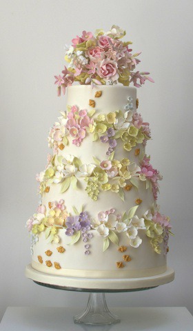 Beautiful Floral Wedding Cake which will look so pretty on Wedding Ceremony. Check out more Wedding cake ideas to select the perfect one for your big day.