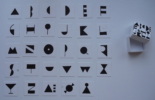 f r a l e i s e #playfull #alphabet #typeface #geometric