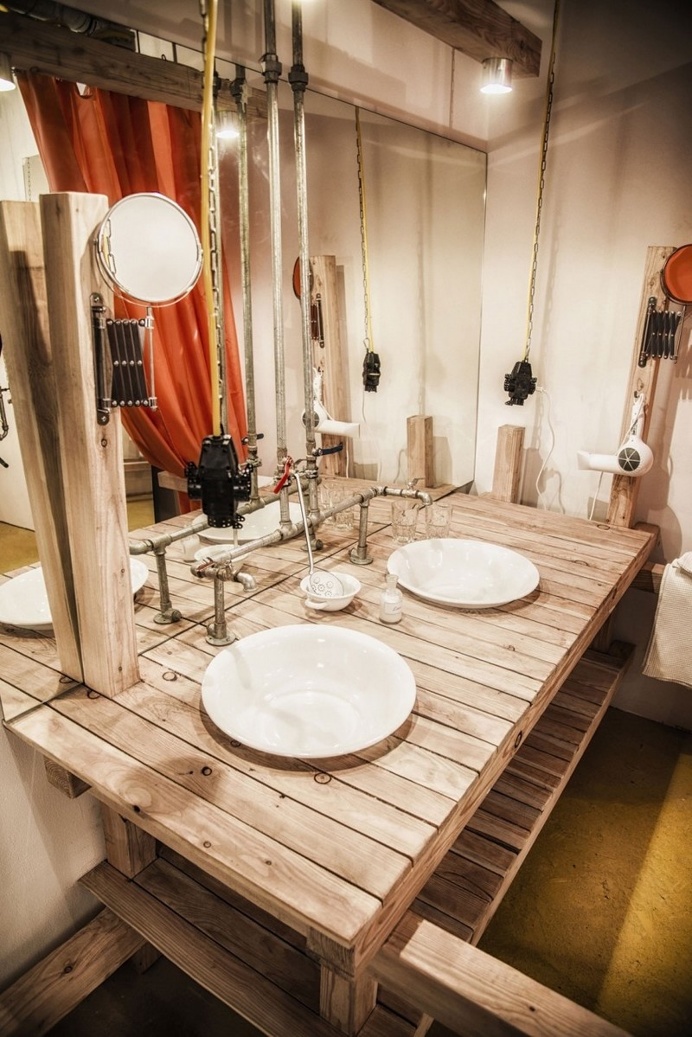 Viennese Guest Room – Raw Feel and Old Industrial Charm