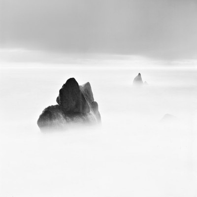 b13771d61be0681fbe662bdce39a75cd-400x400.jpg (400×400) #mist #rocks #photography #blackwhite