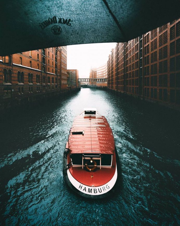 Breathtaking Street Photos of Hamburg by Boris and Sandro Erceg