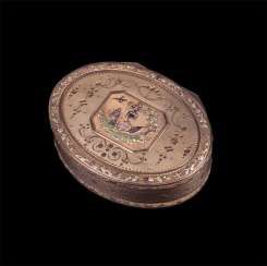 Vintage 18K gold box for jewelry with floral motifs