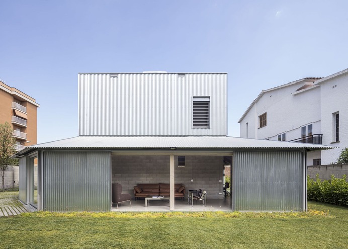 Casa 905 by HARQUITECTES
