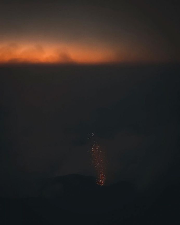 Oliver Arlart Climbs Stromboli Volcano to Capture Spactacular Lava Flow