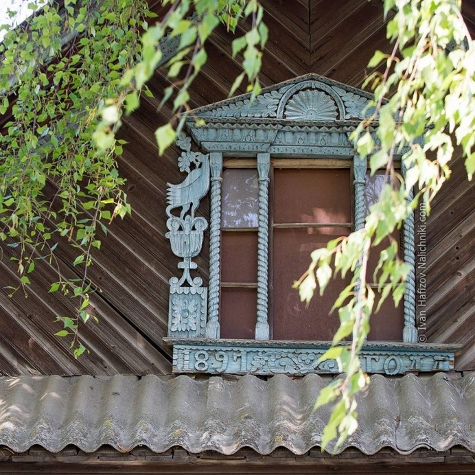 Ivan Khafizov Captures The Beauty of Russian Hand-Carved Wooden Window Frames