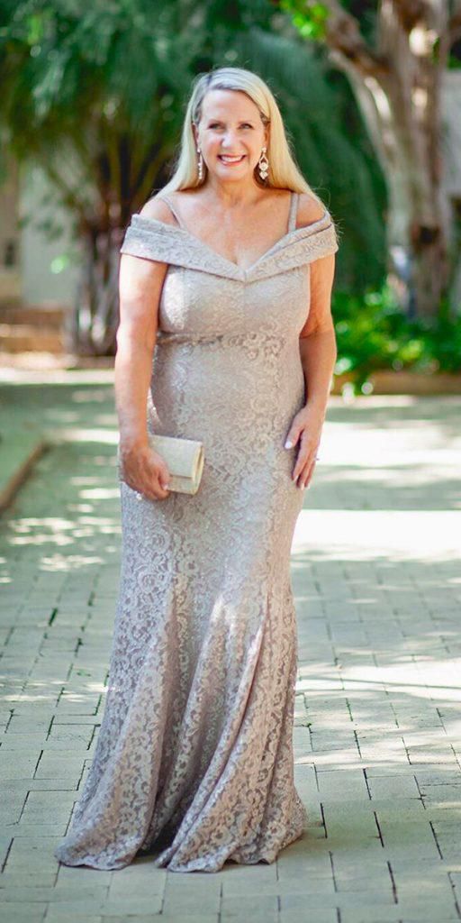 We’ve found some plus size mother of the bride dresses that are suitable for pretty much any wedding theme. These mother gowns are the prettiest and hide all your flawed.