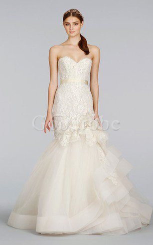 Robe de mariée de col en cœur ornée décolleté dans le dos en dentelle avec ruban