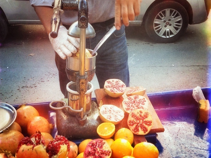 Wall-B World Wild • Mobile shots from Turkey #pomegranate #turkey #fruit #shapes #walby #istanbul #iphone #david #car #wall-b #tyre