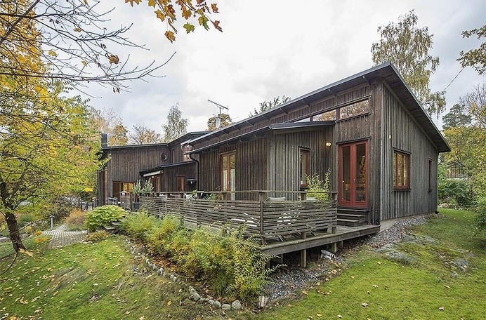 Symbiosis Of Wood And Glass: Fascinating Swedish Villa #wood #architecture