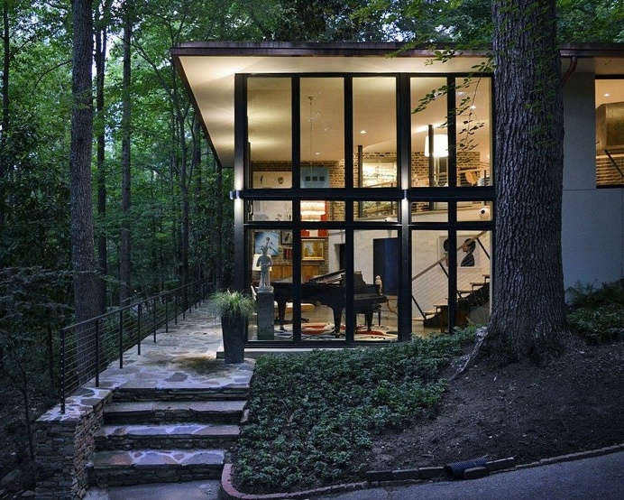 1963 Mountain Brook House in Alabama Gets a Contemporary Update