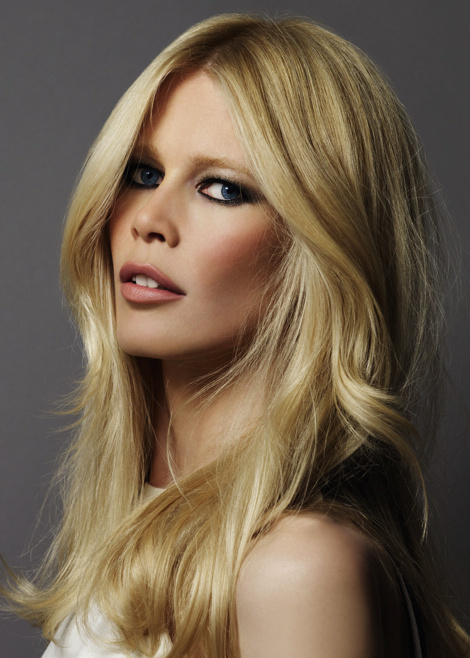 Claudia Schiffer — L'Oreal Beaty Photoshoot #model #girl #photography #portrait #fashion #beauty