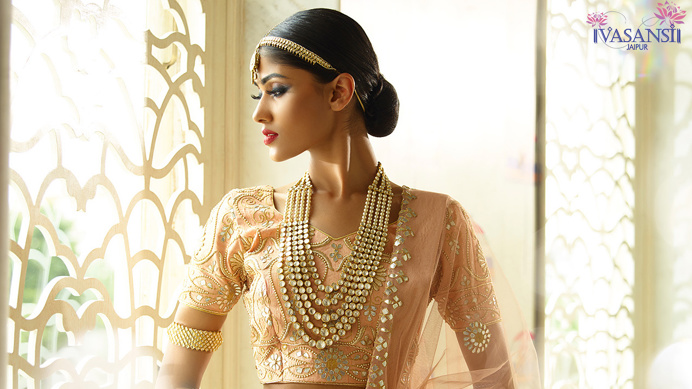Vasansi Jaipur is an online designer store that is essentially well-suited in obliging the masses as it has a lovely combination of Indian s