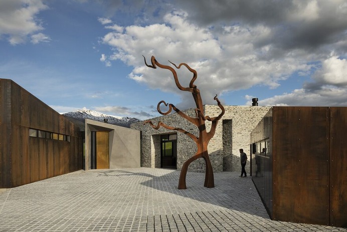 Arrowtown House by RTA Studio is Shaped by Its Environment