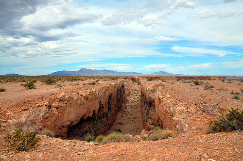 Double Negative by Michael Heizer #installation #negative #contemporary #landscape #heizer #double #art #desert #michael