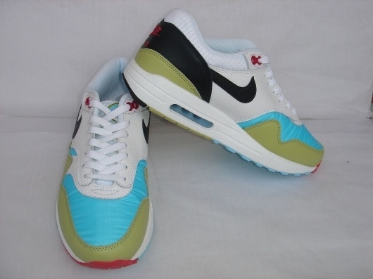 Nike Air Max 1 Women Grid Red Black Blue White Blue_c.jpg (JPEG Image, 1280x960 pixels) #white #design #black #sneakers #blue #green