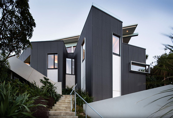 Distinctive Seatoun Heights House With Breathtaking Harbor Views in New Zealand #residence #architecture #massive