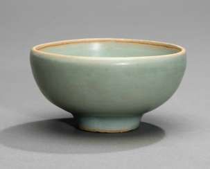 Celadon colors glazed bowl from Longquan-Ware #Sets #Teasets #Porcelainsets #Antiqueplates #Plates #Wallplates #Figures #Porcelainfigurines #porcelain