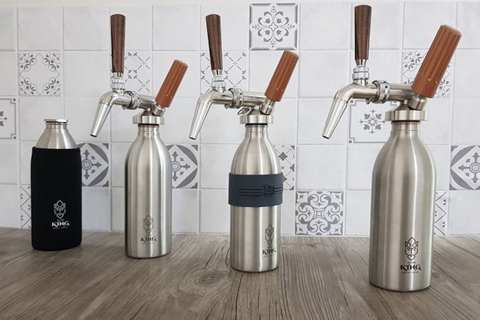 NITRO KING 2.0: Cold Brew Coffee of the Future - IPPINKA The Brewing Company has created the Nitro King 2.0, which allows users to brew their own specialty nitrogen coffee drinks. The Nitro King 2.0 (N2) is a portable coffee machine that infuses nitrogen with cold brew coffee to create a rich flavour combination.