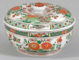 Famille verte-lid vessel #Sets #Teasets #Porcelainsets #Antiqueplates #Plates #Wallplates #Figures #Porcelainfigurines #porcelain