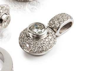 Chain pendant with brilliant-cut diamonds,