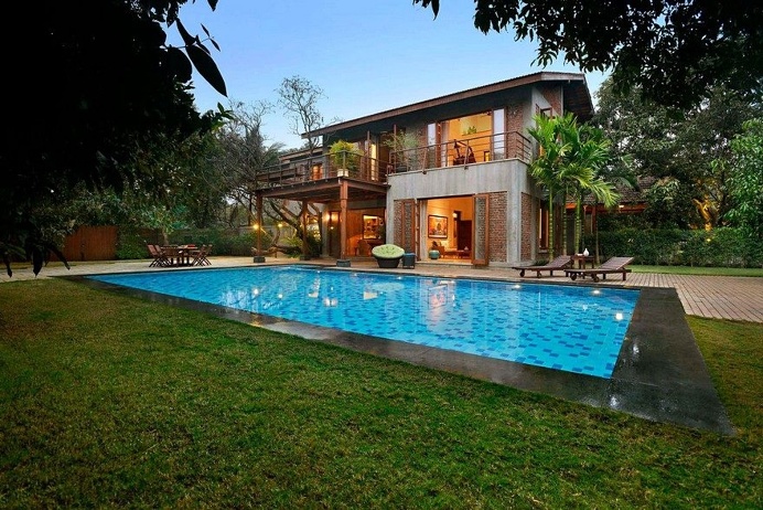 Indian Brick House with an Architectural Design Influenced by a Mango Trees Plantation 1