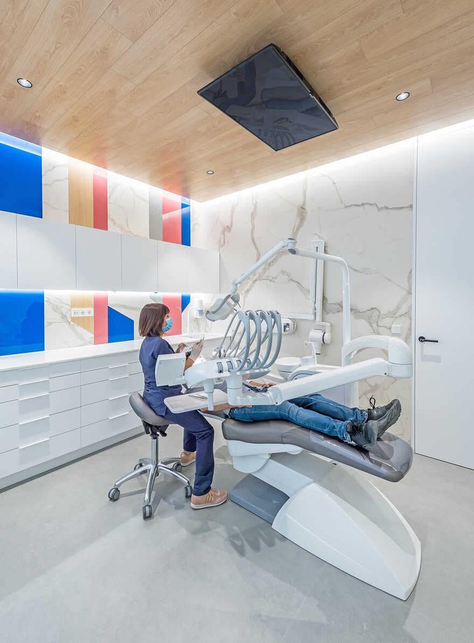 Comisura Dental Surgery / Pablo Muñoz Payá Arquitectos