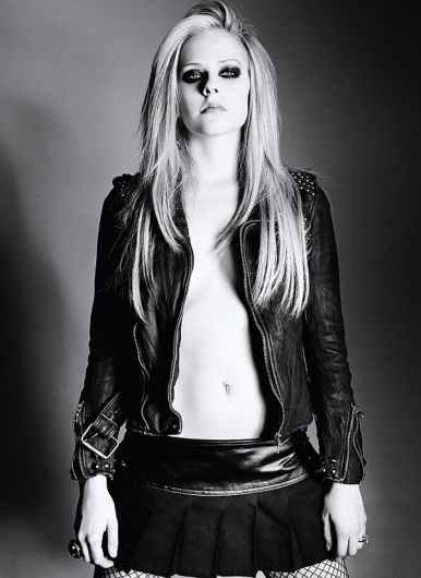 Beauty Photography by Simon Emmett » Creative Photography Blog #inspiration #photography #beauty