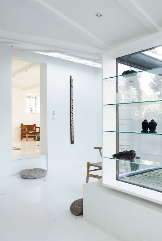 Entryway. Vedbæk House I by Norm.Architects. #entryway #vedbækhousei #normarchitects