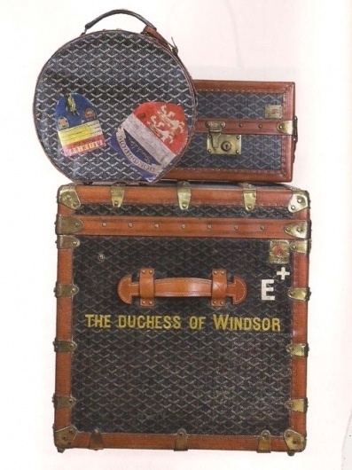 Sara Lindholm #suitcases #travel