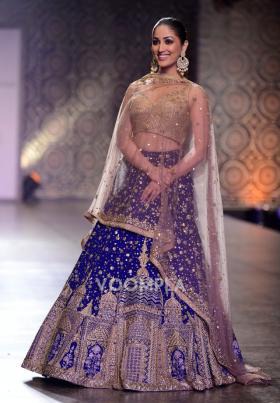 Blue wedding lehenga choli worn by Yami