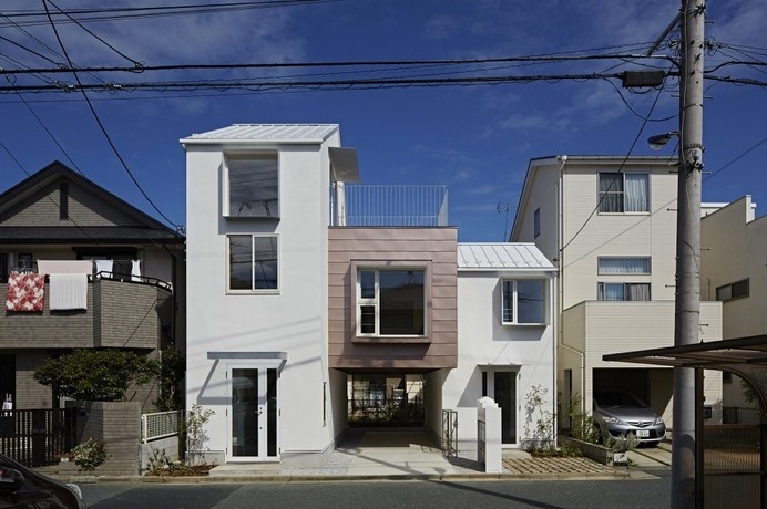 Sandwich Apartment by Ikeda Yukie Architects #interior #design #architecture #minimalism