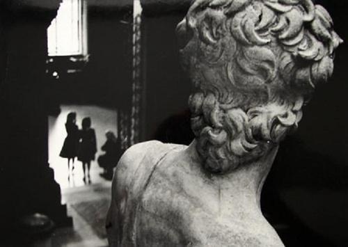 CAMARA DEMOCRATICA: TIBOR HONTY #sculpture #white #black #statue #photography #vintage #and #david