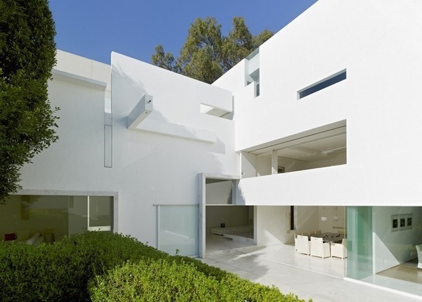 White futuristic residence Tecas 43 #interior #architecture #residence #futuristic