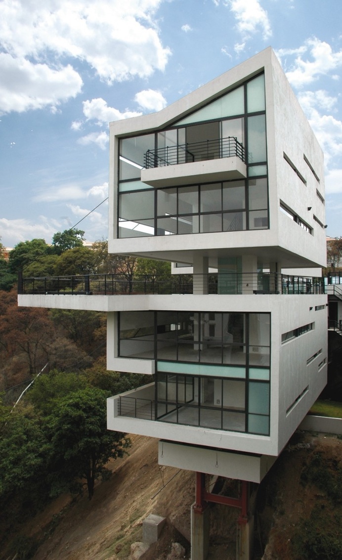 4 LCC Houses / Gaeta Springall Arquitectos