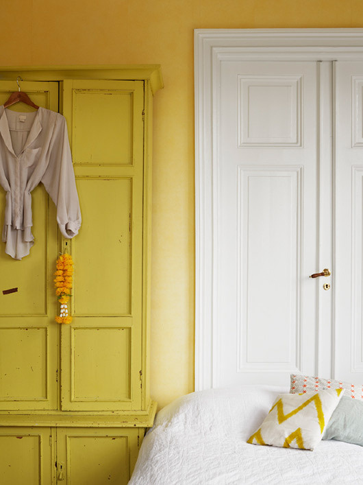 amanda rodriguez styling yellow walls #interior #design #decor #deco #decoration