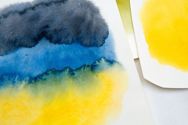 Aino Maijan laveerauksia . Kokoelman rikas, mutta harmoninen värimaailma alkoi hahmottua lukuisien Marimekon suunnittelutiimin kanssa käy #marimekko #maija #weather #collection #spivkirja #diary #metsolal #watercolor #aino