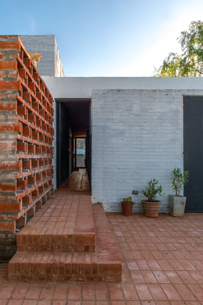 Ceramic House / Ezequiel Spinelli