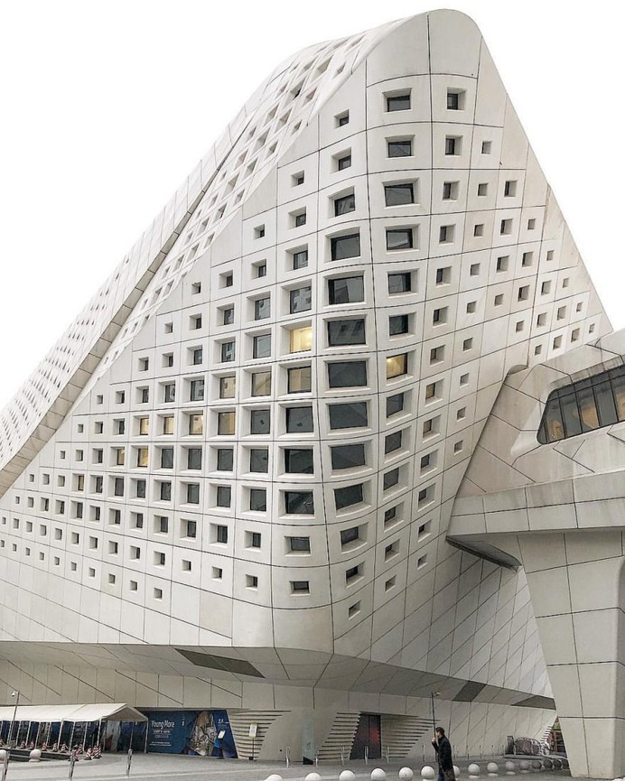 Minimalist and Symmetrical Architectural Photography by Effie Teh