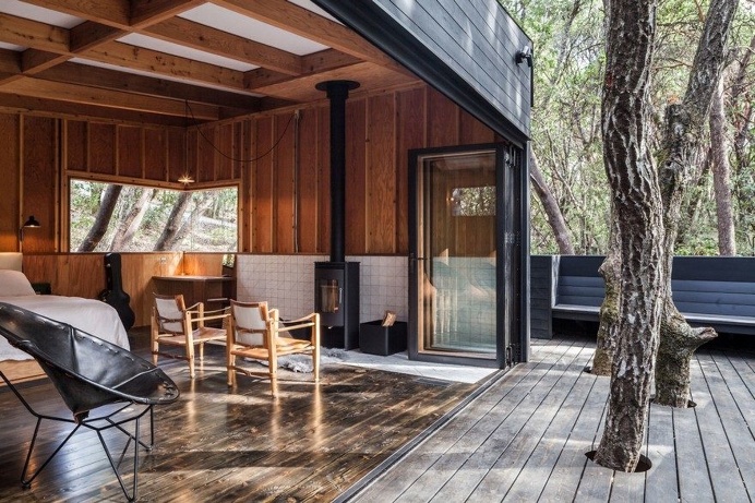 Spectacular Forest Retreat Hidden in the Forested Hills of Northern California 4