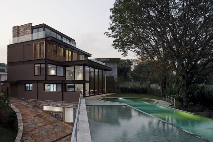 Modern Dream Home Built for Social Gatherings: AM Residence in Sao Paulo, Brazil #architecture #modern